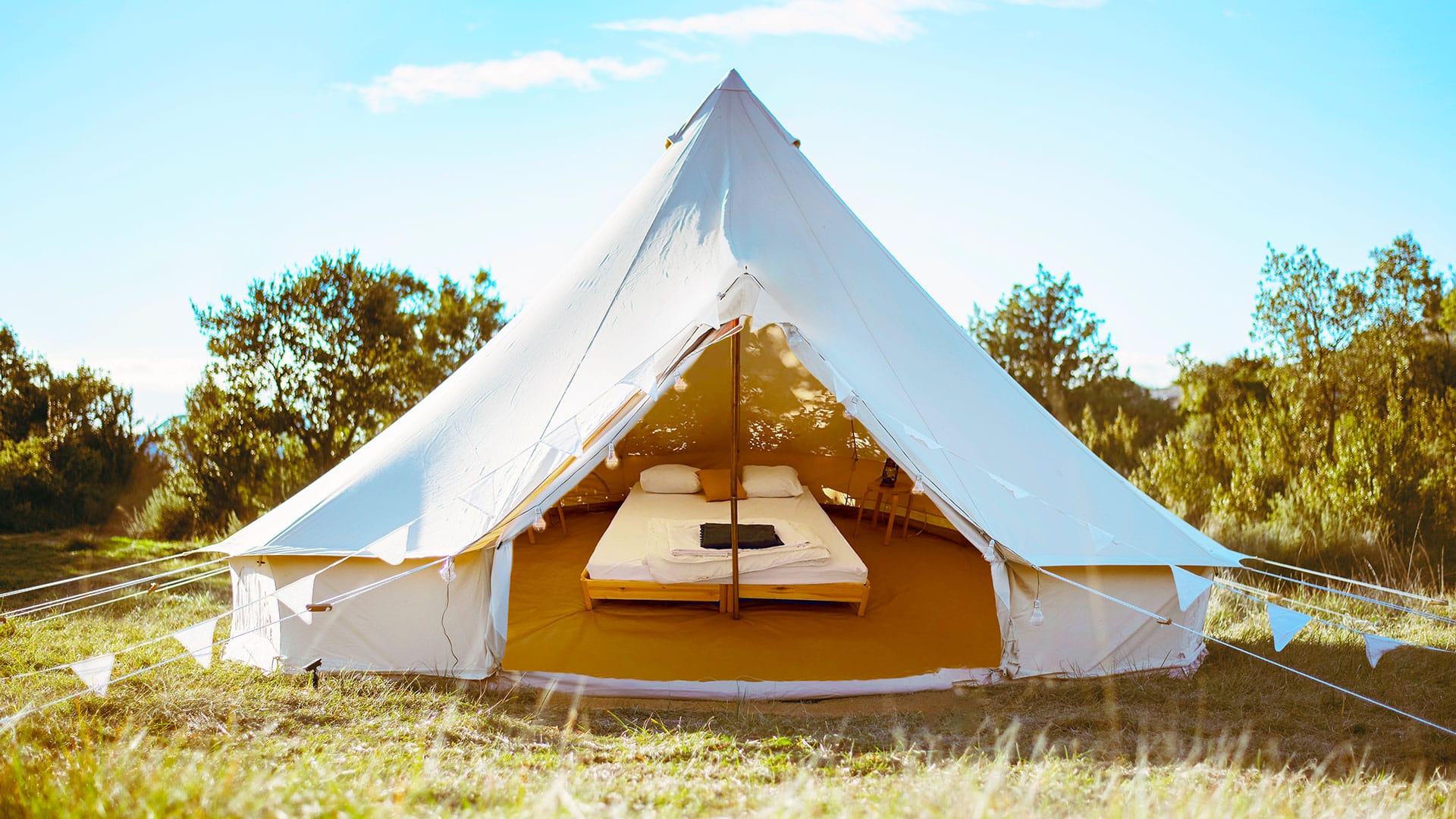 vue détaillee d'une tente tipi lodge confort plus 2 Places 20m2